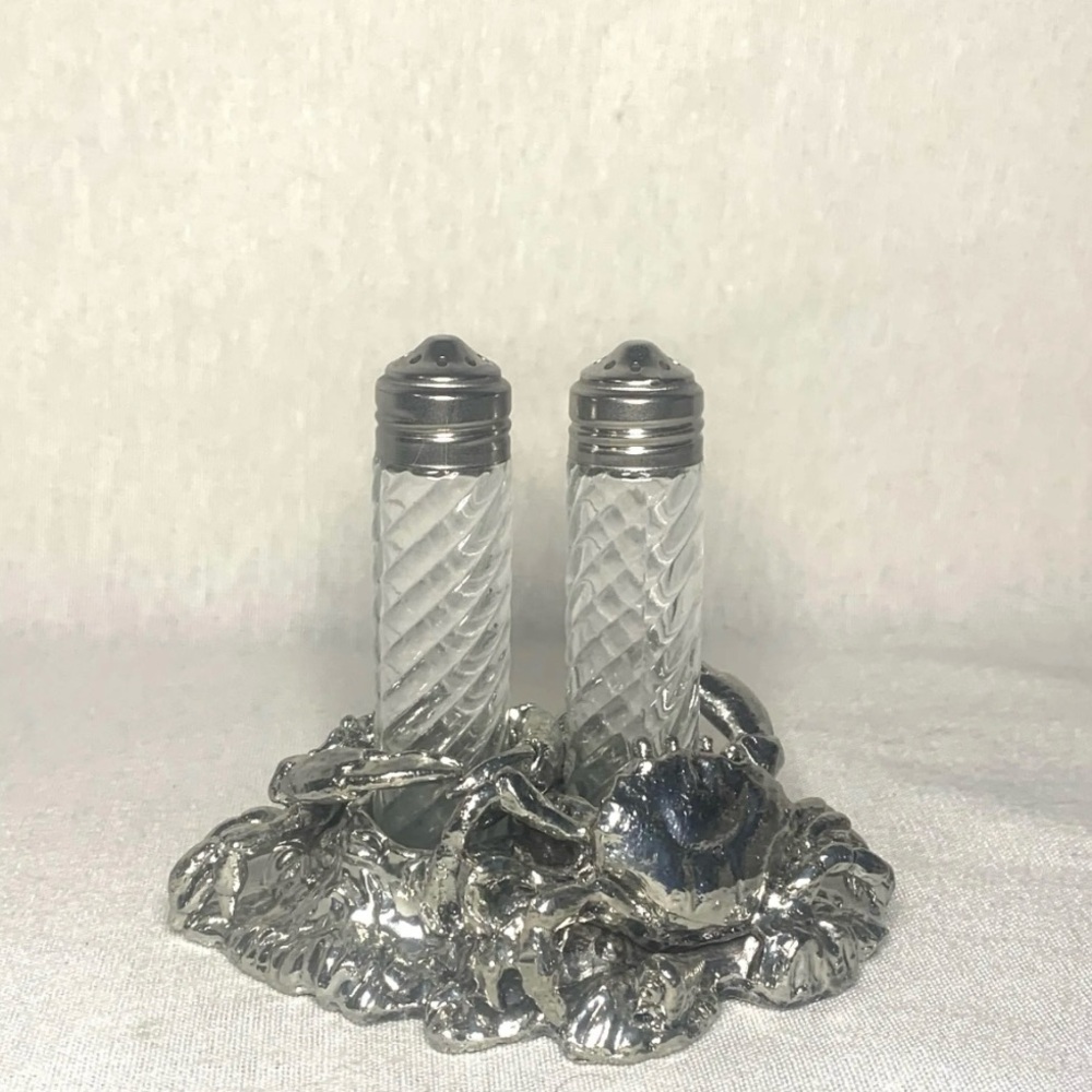 Vintage 1998 Arthur Court salt and pepper shakers.